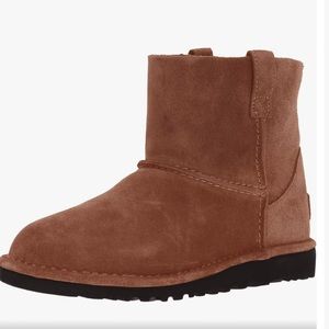 UGG Tan suede unlined pull on boots sz 8
